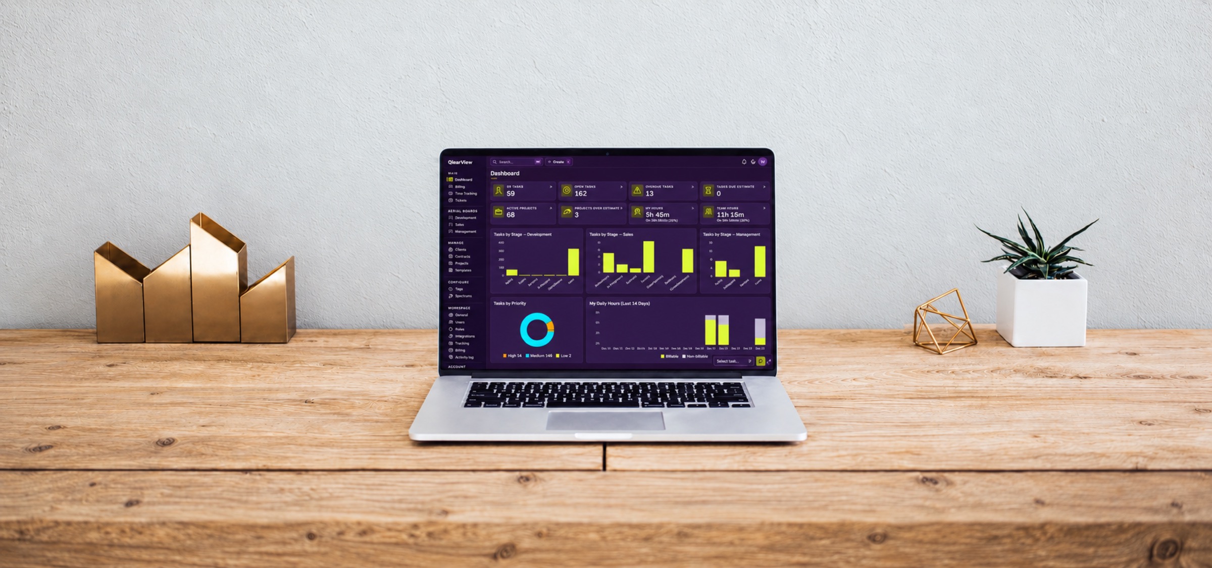 QlearView dashboard op laptop op bureau